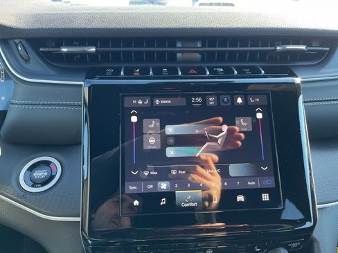 New 2025 Jeep Grand Cherokee Altitude image 24