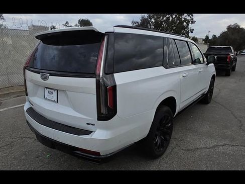 Used 2023 Cadillac Escalade ESV Sport Platinum w/ LPO, ONYX Package image 4