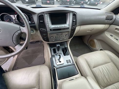 Used 2004 Toyota Land Cruiser image 14