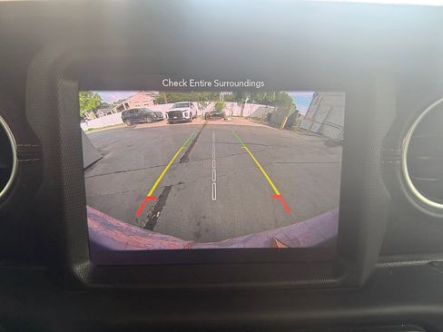 Used 2019 Jeep Wrangler Unlimited Sahara AWD/4WD image 17