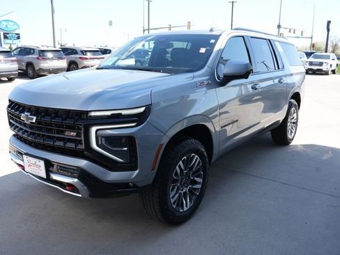Used 2025 Chevrolet Suburban Z71 AWD/4WD image 34