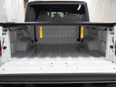 Used 2023 Jeep Gladiator Overland image 7