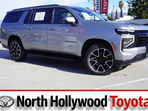 Used 2025 Chevrolet Suburban RST image 1