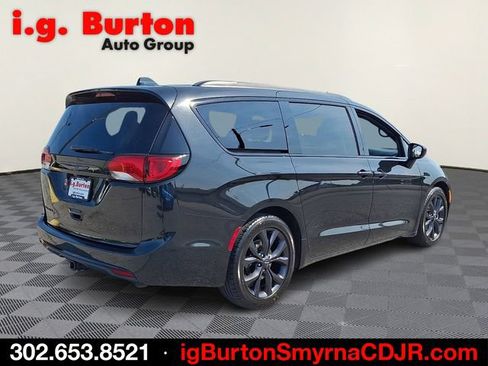 Used 2020 Chrysler Pacifica Touring-L Plus FWD image 6