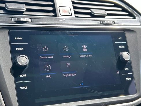 Used 2023 Volkswagen Tiguan SE w/ Panoramic Sunroof Package FWD image 18