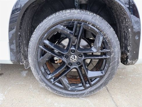 New 2026 Volkswagen Tiguan SE R-Line image 11