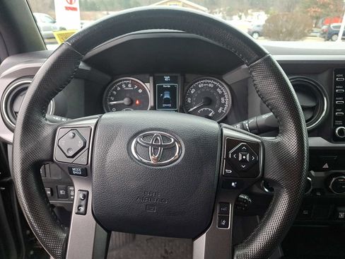 Certified 2023 Toyota Tacoma TRD Off-Road image 21