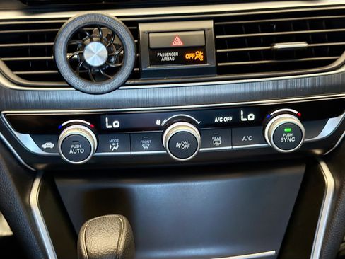 Used 2022 Honda Accord LX image 10