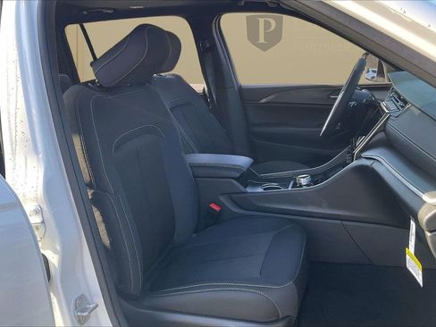 New 2025 Jeep Grand Cherokee L Laredo w/ Luxury Tech Group I image 23