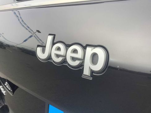 Used 2024 Jeep Grand Cherokee L Limited w/ Luxury Tech Group II image 6