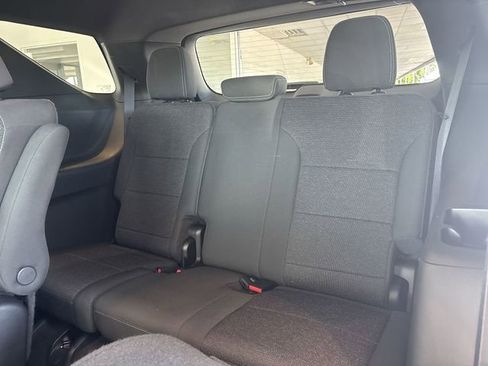 Certified 2025 Chevrolet Traverse LT image 17
