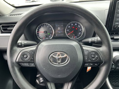 Used 2019 Toyota RAV4 LE image 16