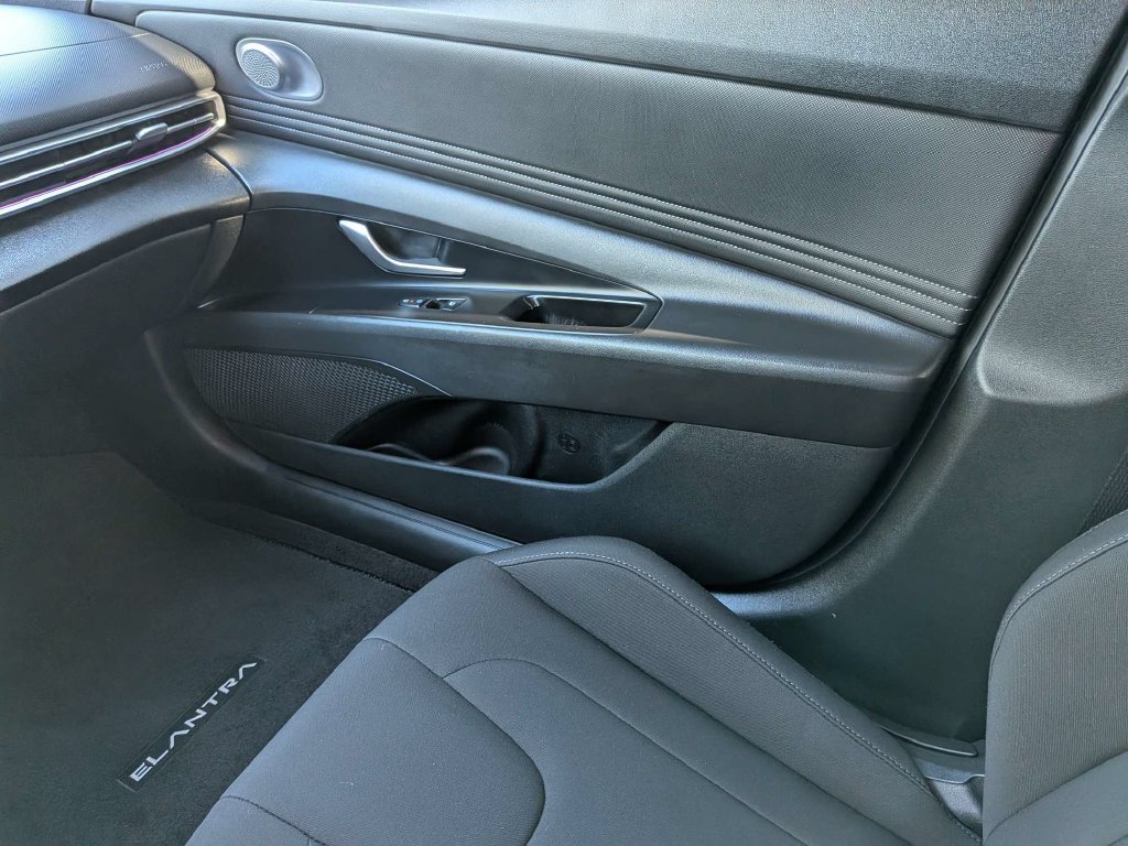 Certified 2025 Hyundai Elantra SEL FWD image 23
