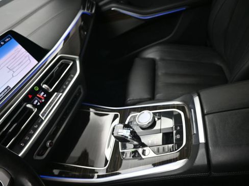 Used 2020 BMW X5 M50i AWD/4WD image 19