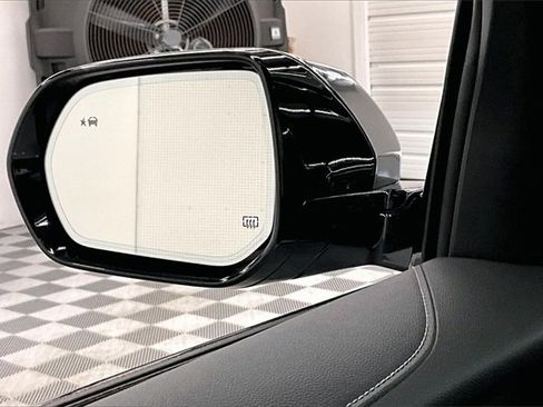 Used 2025 Buick Enclave Sport Touring w/ Power Package image 36