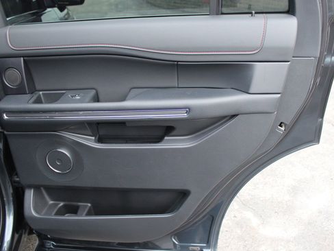 Used 2024 Ford Expedition Limited image 13