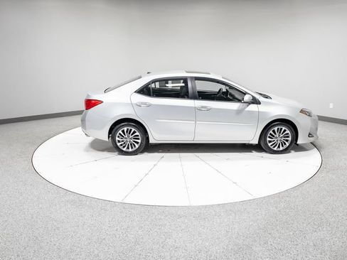 Used 2017 Toyota Corolla XLE image 31