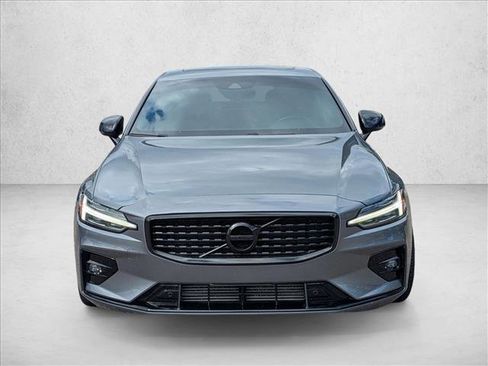 Used 2019 Volvo S60 T6 R-Design image 2