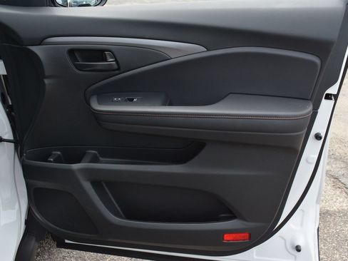 Used 2023 Honda Pilot TrailSport image 22