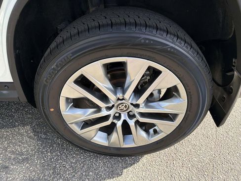 Certified 2022 Toyota RAV4 XLE Premium FWD image 32