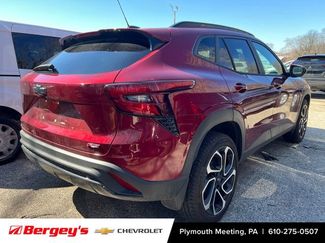 Used 2025 Chevrolet Trax RS w/ Sunroof Package video 2