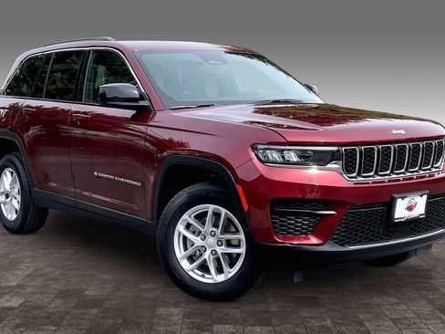 Certified 2025 Jeep Grand Cherokee Laredo X w/ Trailer Tow Package image 3