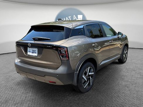 Used 2025 Nissan Kicks SV FWD image 3