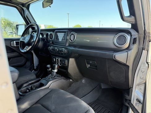 Used 2020 Jeep Wrangler Unlimited Sahara AWD/4WD image 12