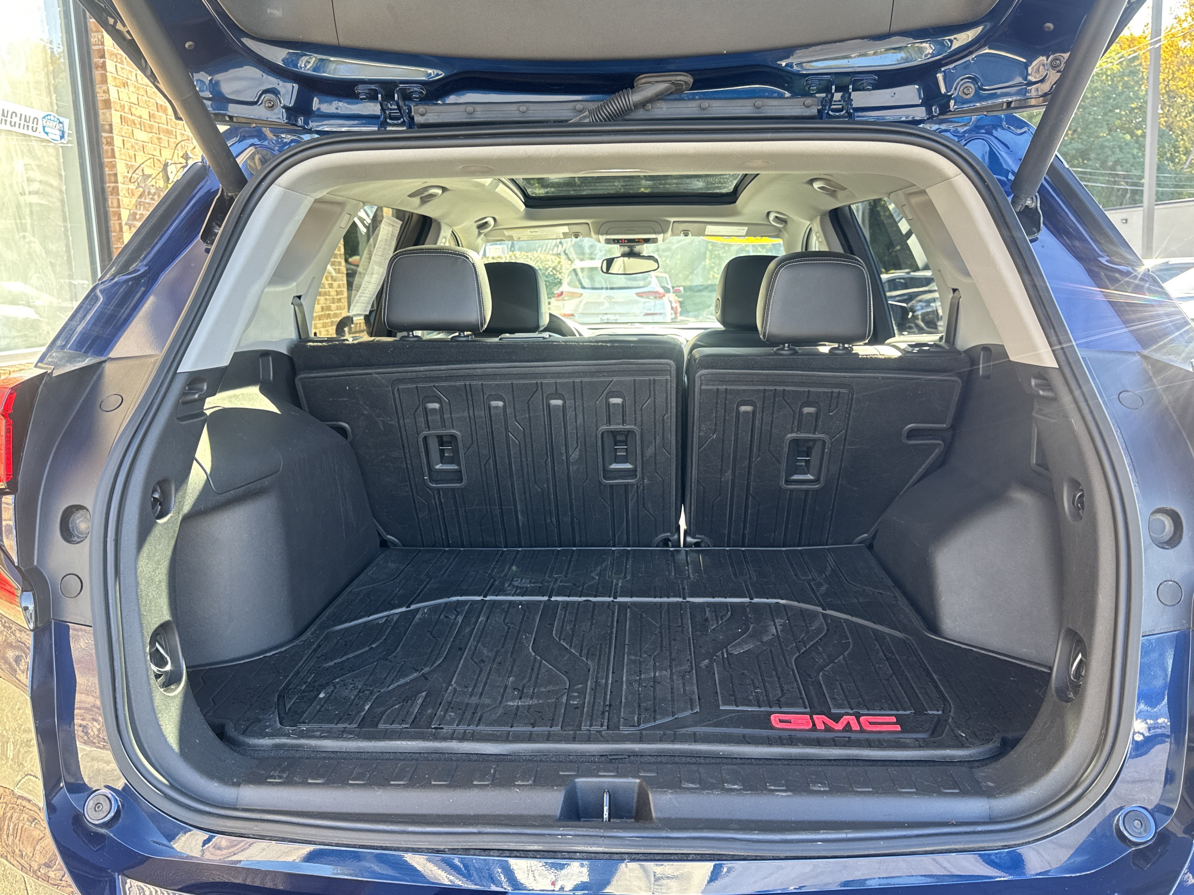 Used 2022 GMC Terrain SLT w/ Infotainment Package II AWD/4WD image 12