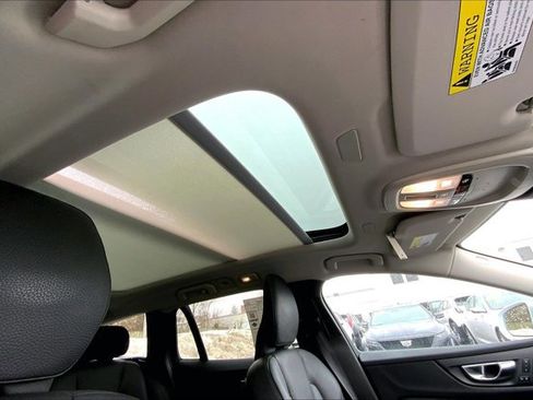 Used 2025 Volvo V60 B5 Cross Country Plus image 22