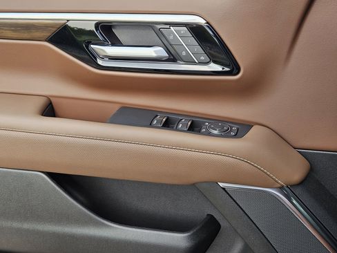 New 2026 Chevrolet Suburban High Country AWD/4WD image 23