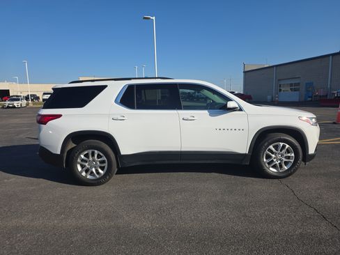 Used 2020 Chevrolet Traverse LT image 2