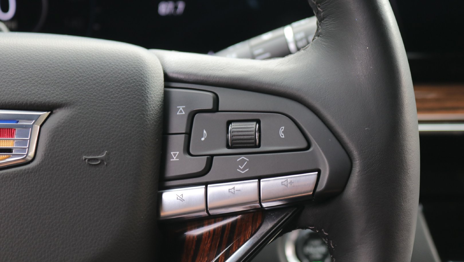 Used 2023 Cadillac Escalade ESV Premium Luxury AWD/4WD image 21