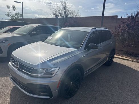 Used 2021 Volkswagen Tiguan SE R-Line image 2