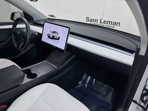 Used 2022 Tesla Model Y Long Range AWD/4WD image 29