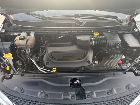 Used 2020 Chrysler Pacifica Touring-L image 42