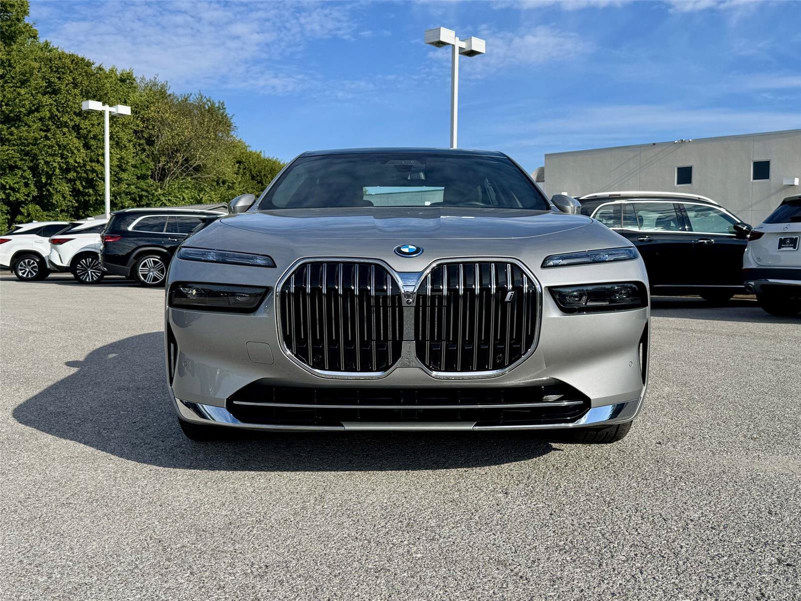 Used 2024 BMW i7 eDrive50 w/ Executive Package RWD image 2