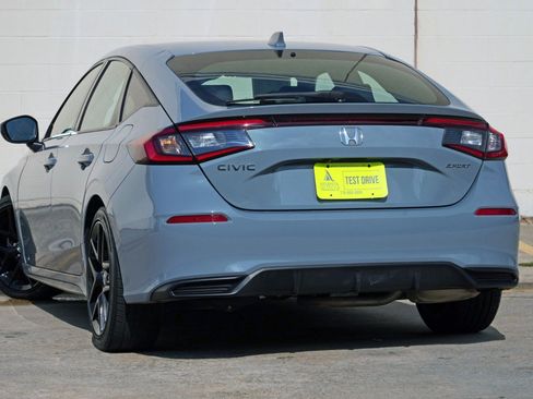 Used 2023 Honda Civic Sport image 5