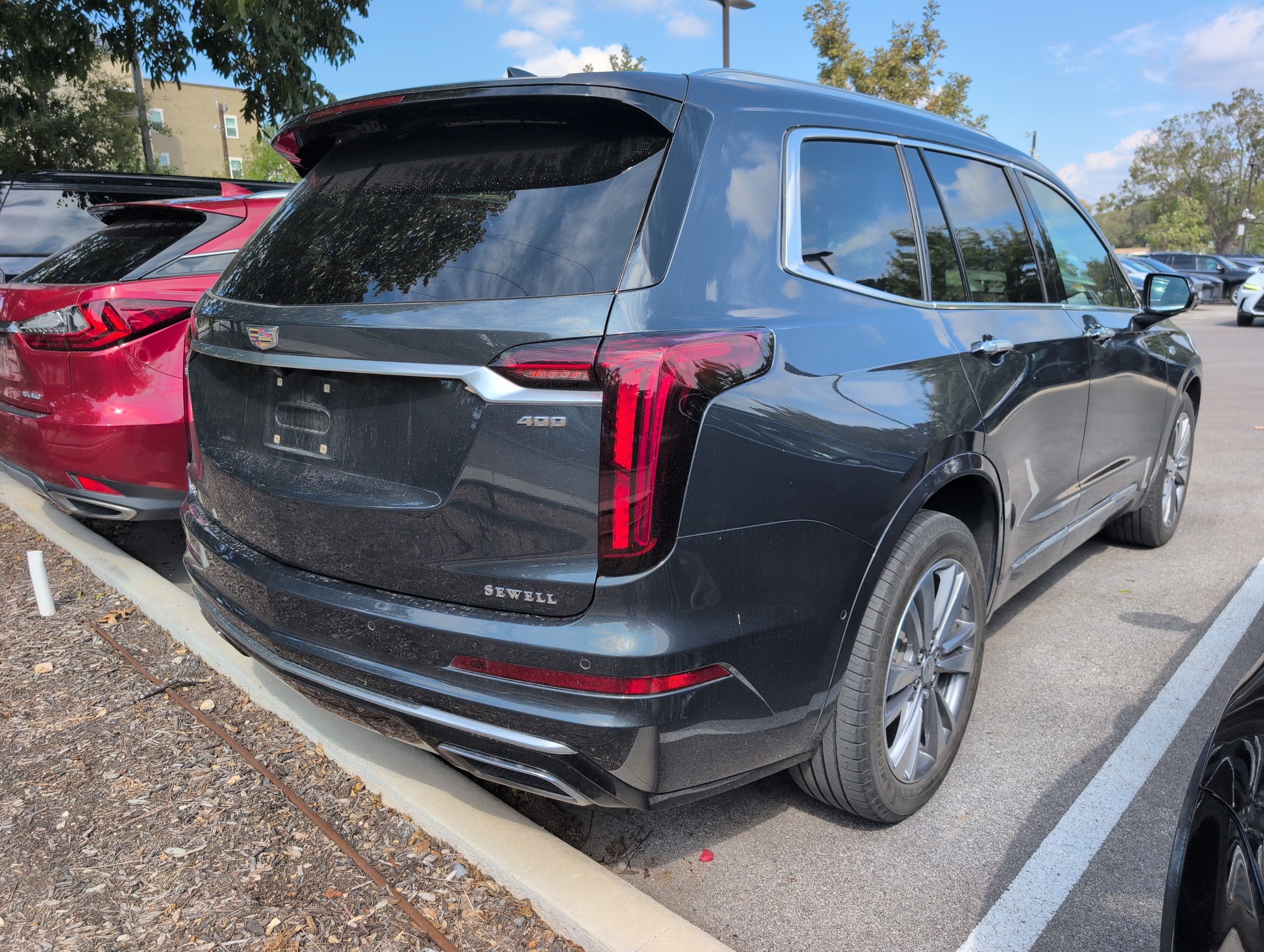 Used 2021 Cadillac XT6 Premium Luxury w/ Platinum Package AWD/4WD image 3