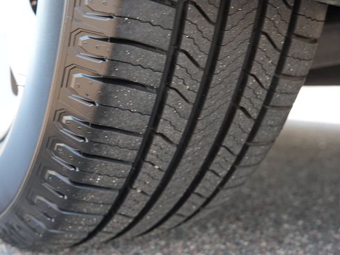 Used 2018 Chrysler Pacifica Touring-L Plus w/ Advanced Safetytec Group FWD image 28