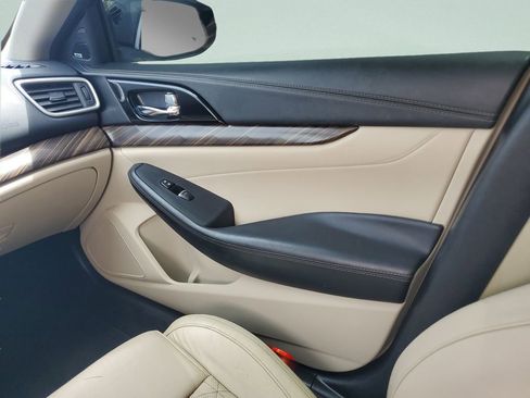 Used 2017 Nissan Maxima Platinum FWD image 14