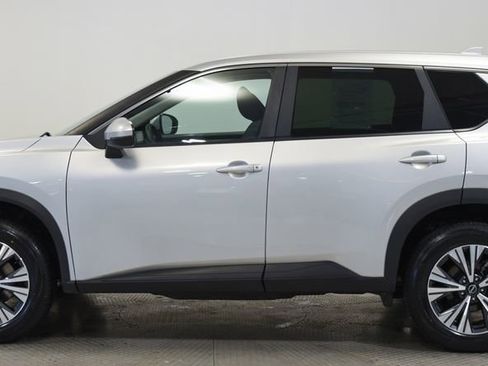 Used 2022 Nissan Rogue SV FWD image 11