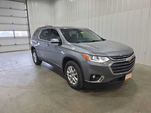 Used 2020 Chevrolet Traverse LT w/ Driver Confidence II Package AWD/4WD image 2