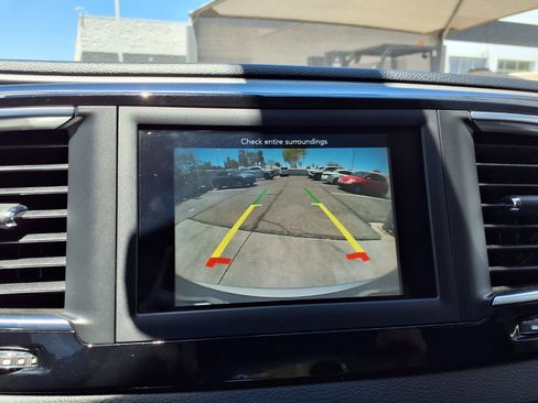 Used 2020 Chrysler Pacifica Touring-L FWD image 22