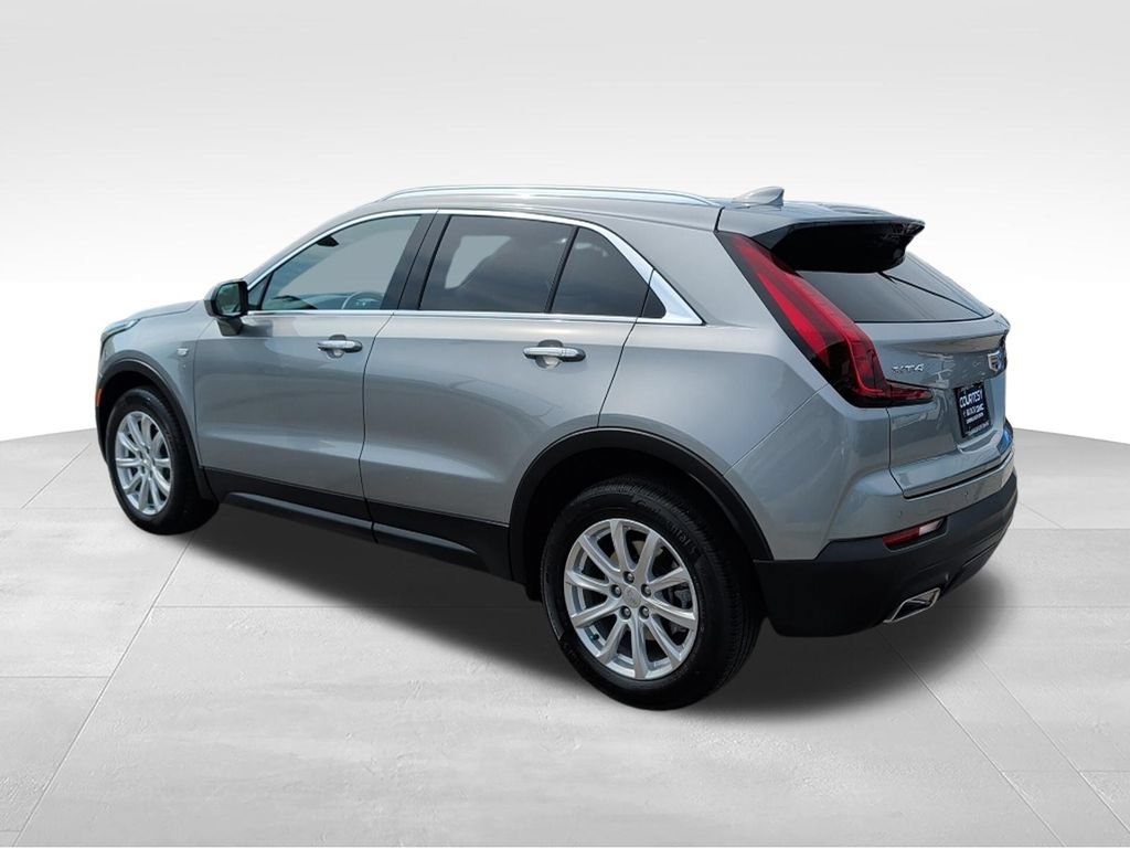 Used 2023 Cadillac XT4 Luxury w/ Cold Weather Package FWD image 7