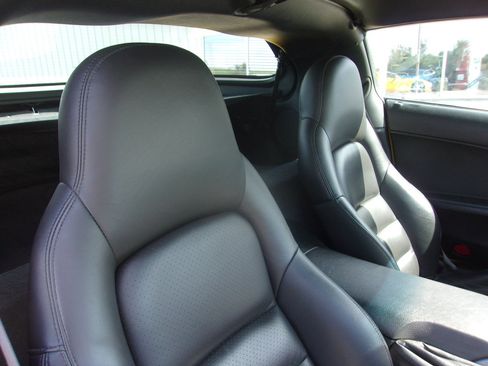 Used 2006 Chevrolet Corvette Coupe w/ Preferred Equipment Group RWD image 11