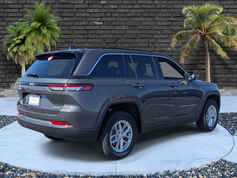 Used 2025 Jeep Grand Cherokee Laredo X w/ Luxury Tech Group I image 4