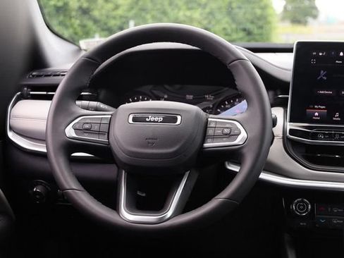 Used 2025 Jeep Compass Limited AWD/4WD image 23