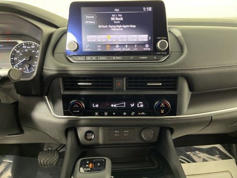 Used 2024 Nissan Rogue SV image 23