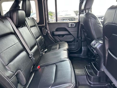 Used 2022 Jeep Wrangler Unlimited Sahara w/ Cold Weather Group AWD/4WD image 20
